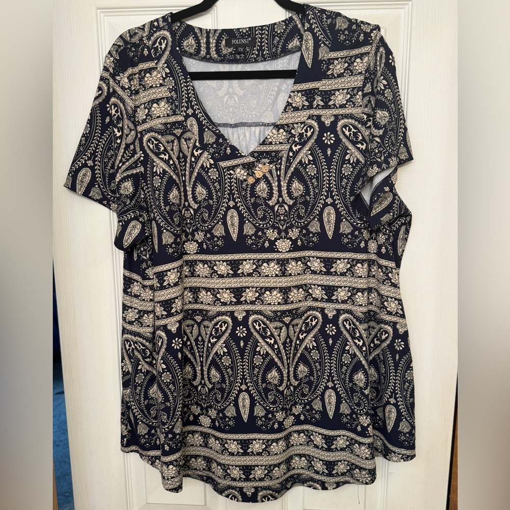 Navy and cream knit top 2x
